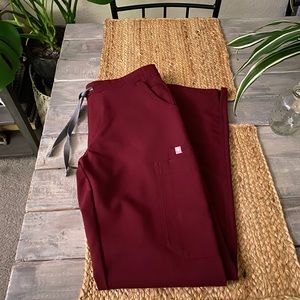 ❤️ Burgundy Figs Yola Scrub Pants